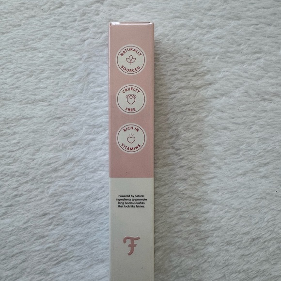 Eyelash Enhancing Serum - Picture 4 of 6